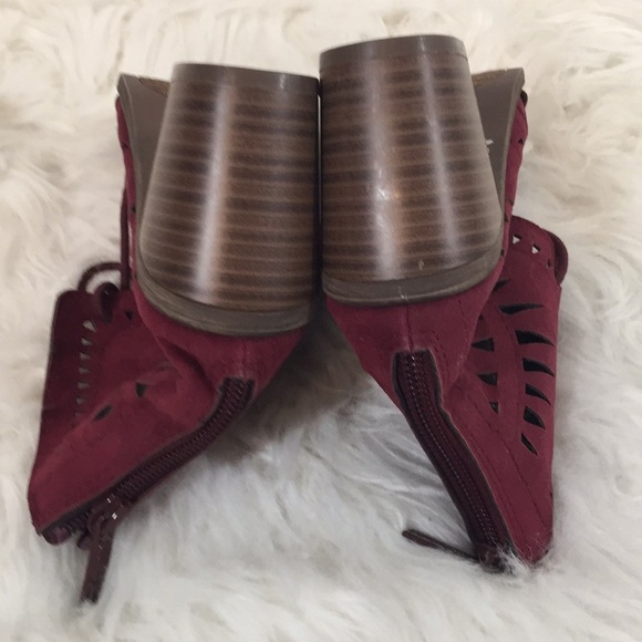 Breckelles Gabby-11 Faux Suede Peep Toe Perforated - Picture 9 of 11